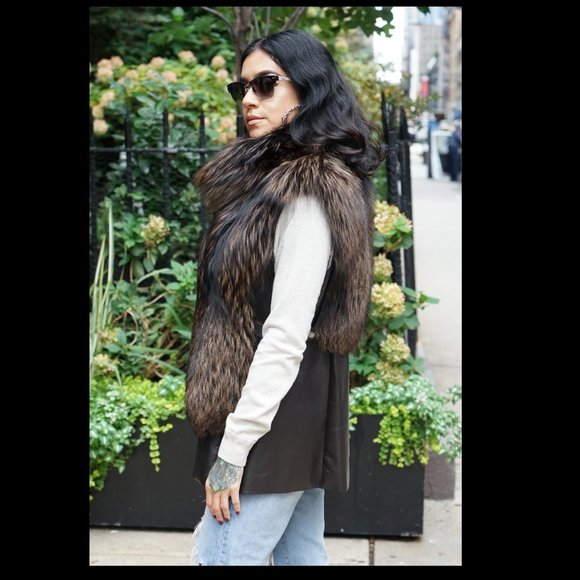 Pre-Owned Fox Vest Leather Trim - Picture 4 of 5